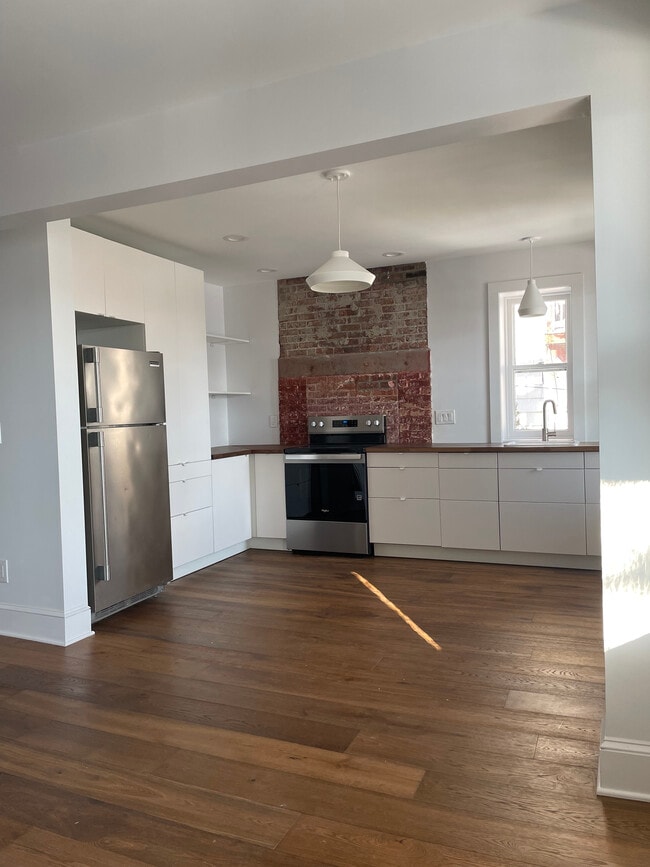 Building Photo - 508 Liberty St Unit -1