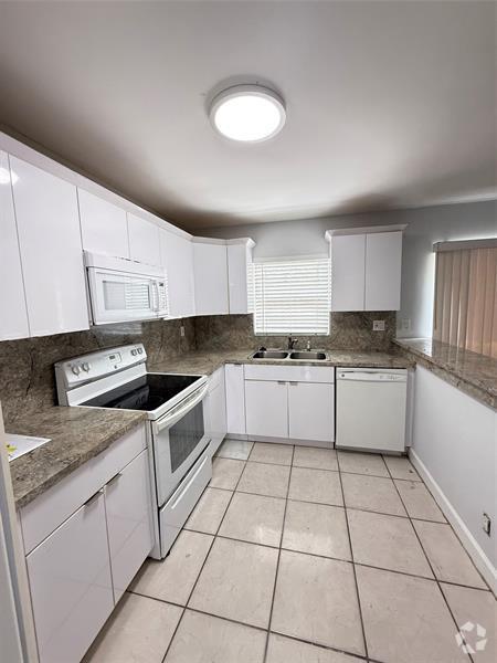 Building Photo - 5711 Blueberry Ct Rental