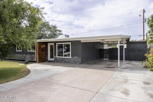 Photo - 1509 E Rancho Dr