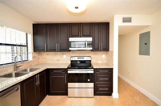 Photo - 10400 SW 67th St