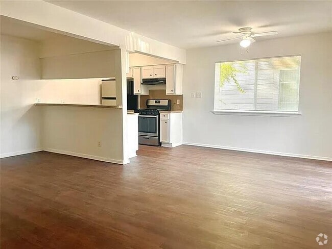 Building Photo - 2703 Windswept Cove Unit 101 Rental