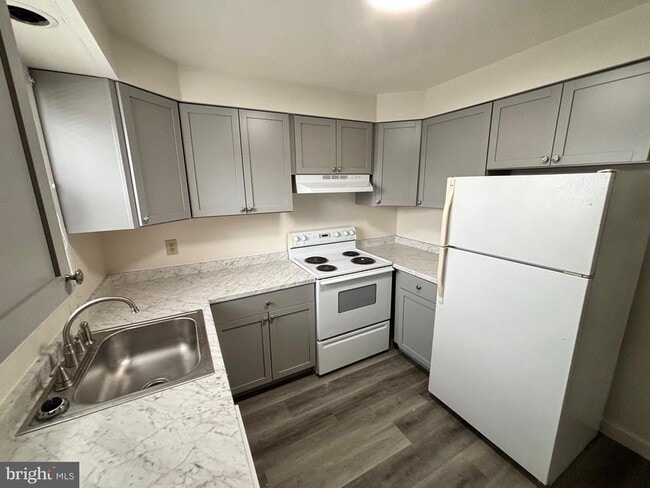 Photo - 2009 N Susquehanna Trail Unidad B