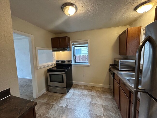 Photo - Great Location! 3 bed/ 1BA W/ Garage in Tacoma!