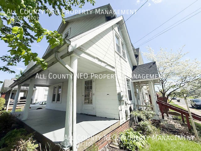900 Roslyn Ave SW