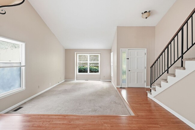 10 Clover Dr