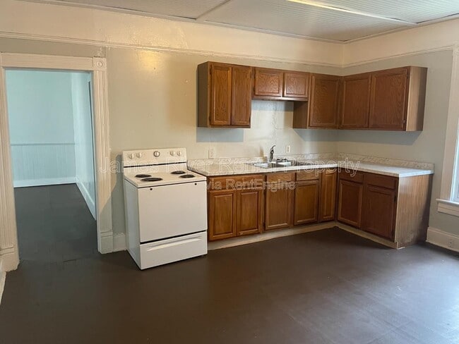 Photo - 2019 Main St