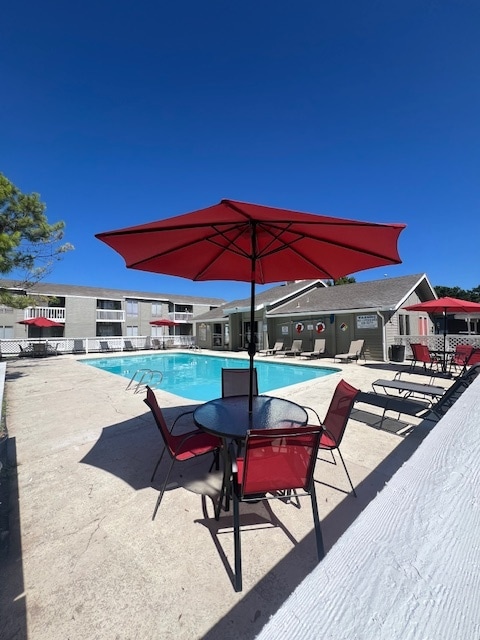 Pool - Red Fox Apartments
