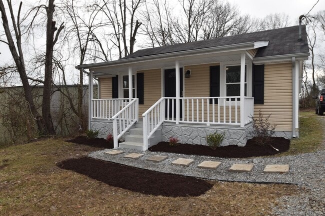 Building Photo - 2 Bed/1 Bath-Charming Home in the Heart of Gallatin – Available Now!