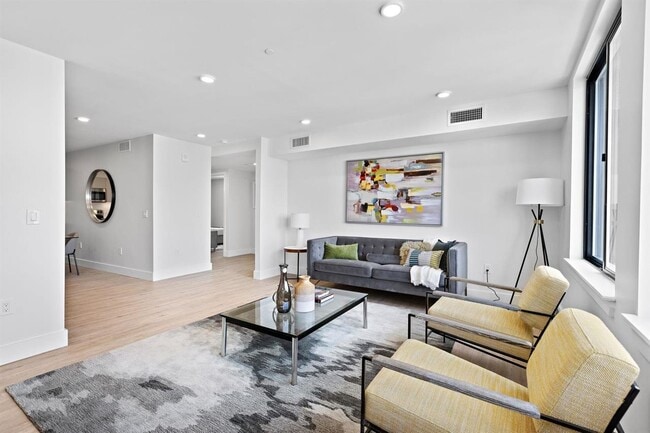 Photo - 136-144 Summit Ave Unidad 609