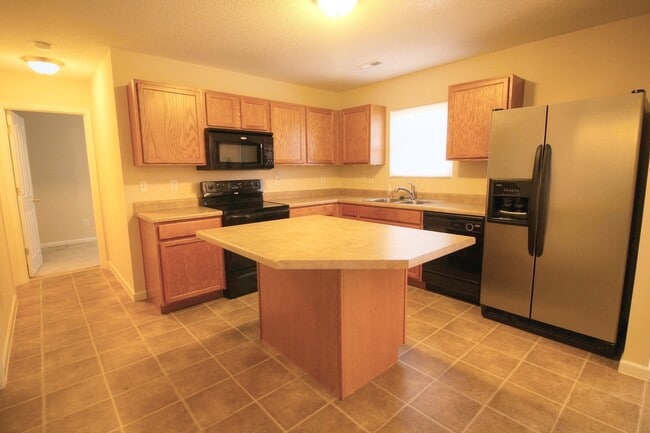 Photo - Spacious, Beautiful 3 BR, 2.5 bath with fenced in yard!