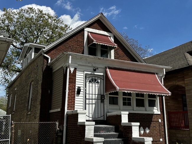 Photo - 7621 S Eberhart Ave House