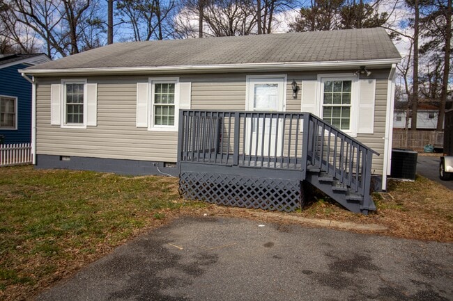 Building Photo - 822 Winnetka Ave