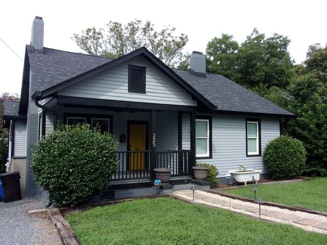 Photo - 4 Bedroom 2 Bath Home Blocks to Downtown R...
