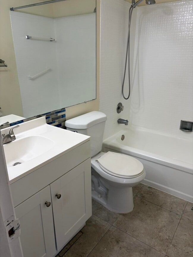 Photo - 220 Berkshire K Unit 220