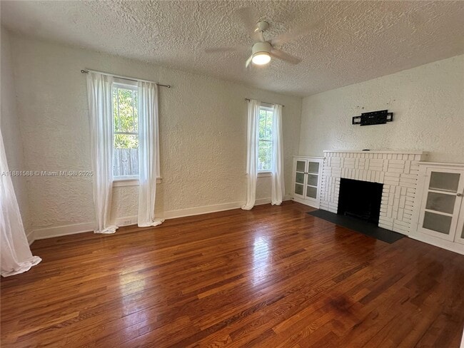 Building Photo - 411 SW 19th St Unit 1-2 Rental