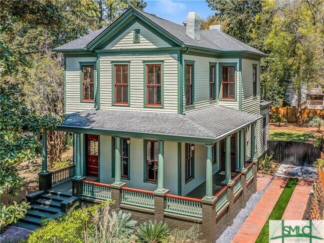 Photo - 212 W 40th St House