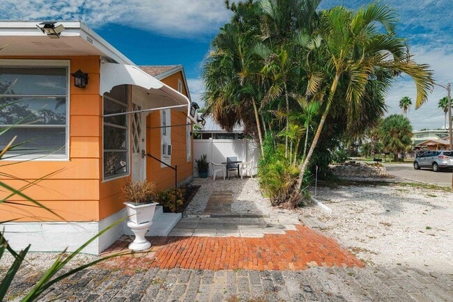 Photo - 13320 2nd St E