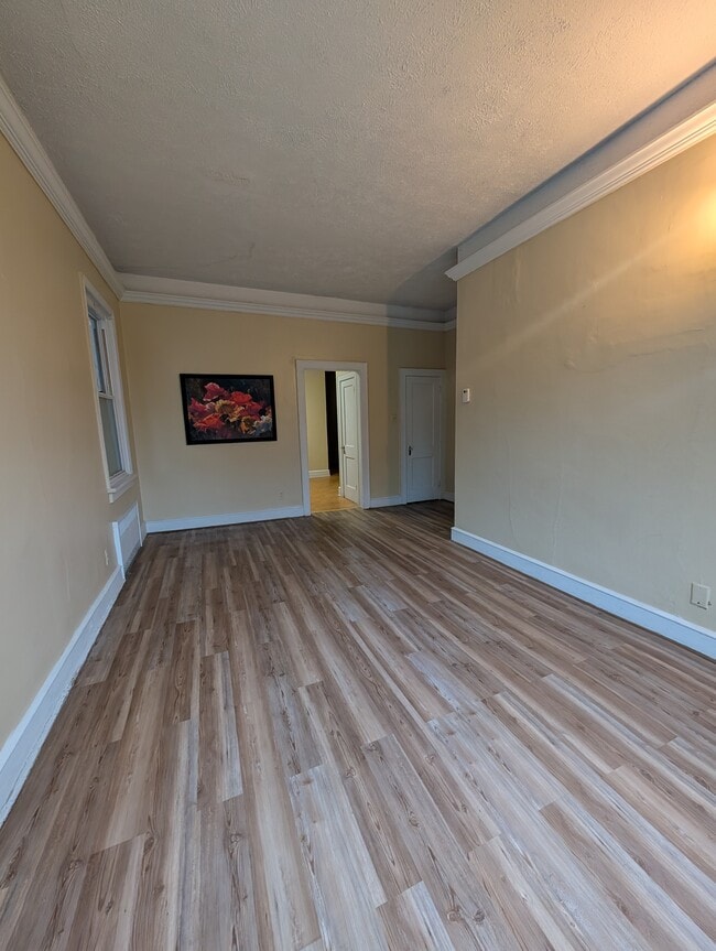 Building Photo - 411 W Diamond Ave Unit 1F