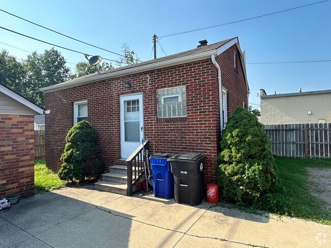 Building Photo - 4754 State Rd Unit 4754 State Road #2 Rental