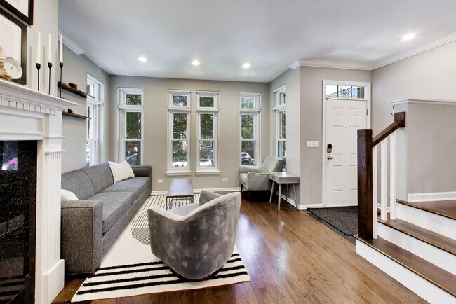 329 W Goethe St