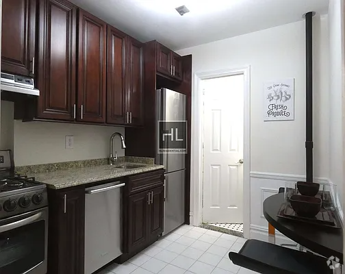Building Photo - 211 E 88th St Unit 3 Rental