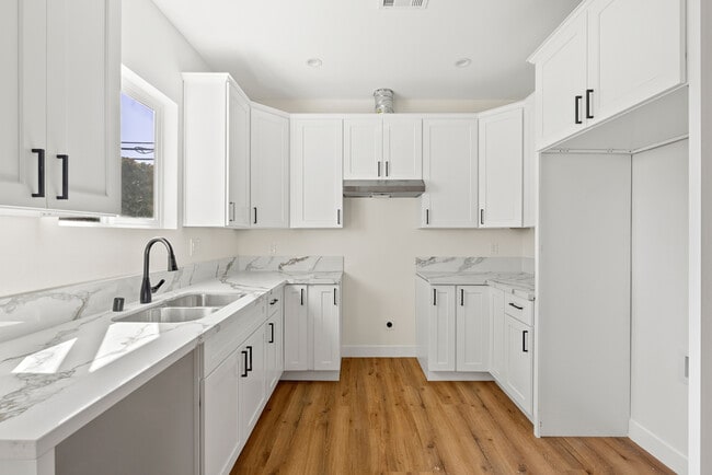 Photo - 3045 S Bronson Ave