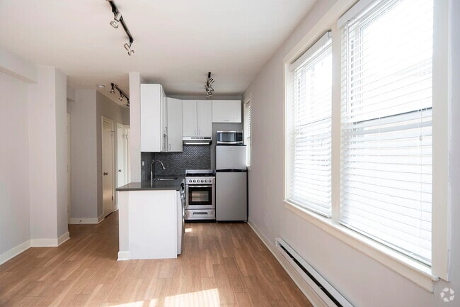 Building Photo - 515 W Belmont Ave Rental