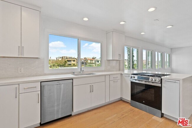 Photo - 29 Lighthouse St Unit 2