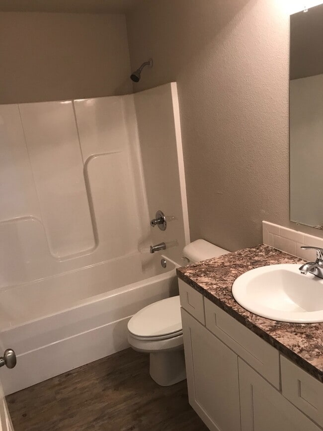 BH-OZIER TRIPLEX - BH-OZIER TRIPLEX Unit 1212 C