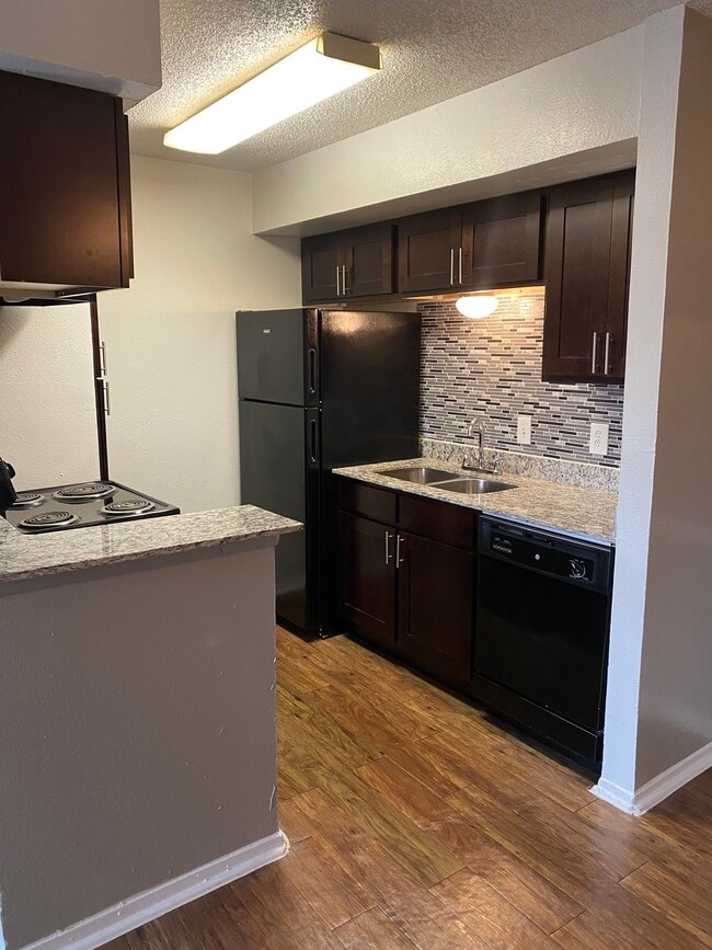 The Doral & Montfort Valley Apartments Dallas, TX