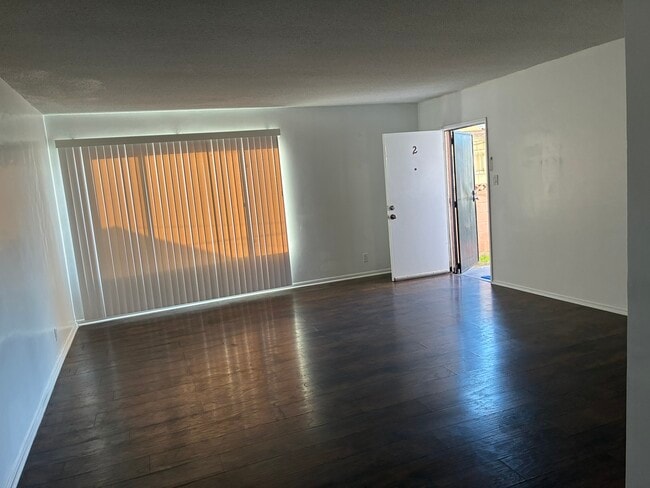 Building Photo - 410 E 82nd St Unit 2