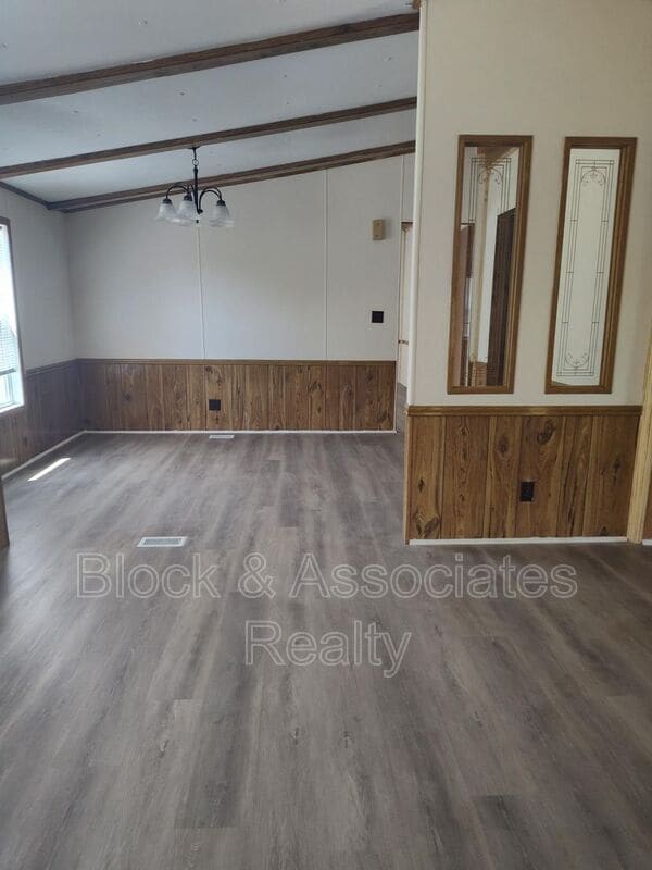 Photo - 615 Roc Wood Dr