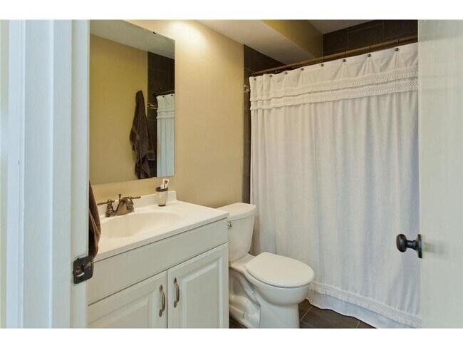 Photo - 831 Weeks Ave SE