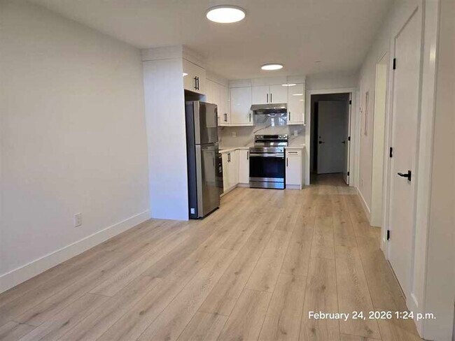 Photo - 15571 Victoria Ave