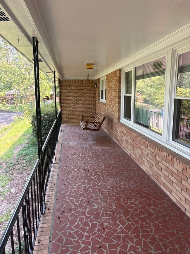 Photo - 3820 Edinburgh Rd
