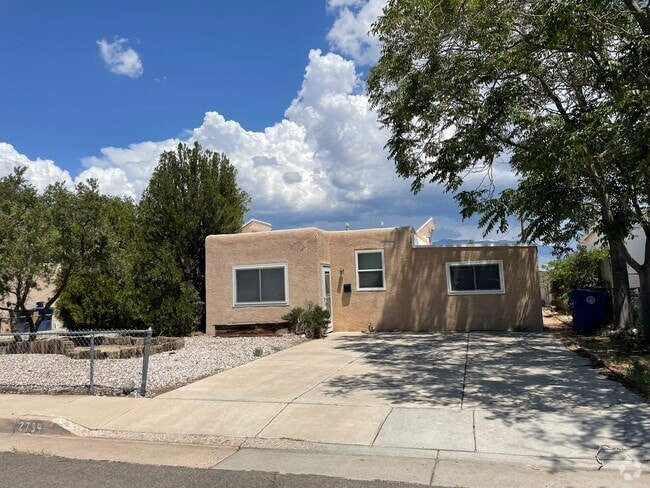 Building Photo - NE Two bedroom home
