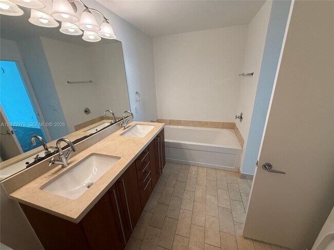 Photo - 79 SW 12th St Unidad 2709-S