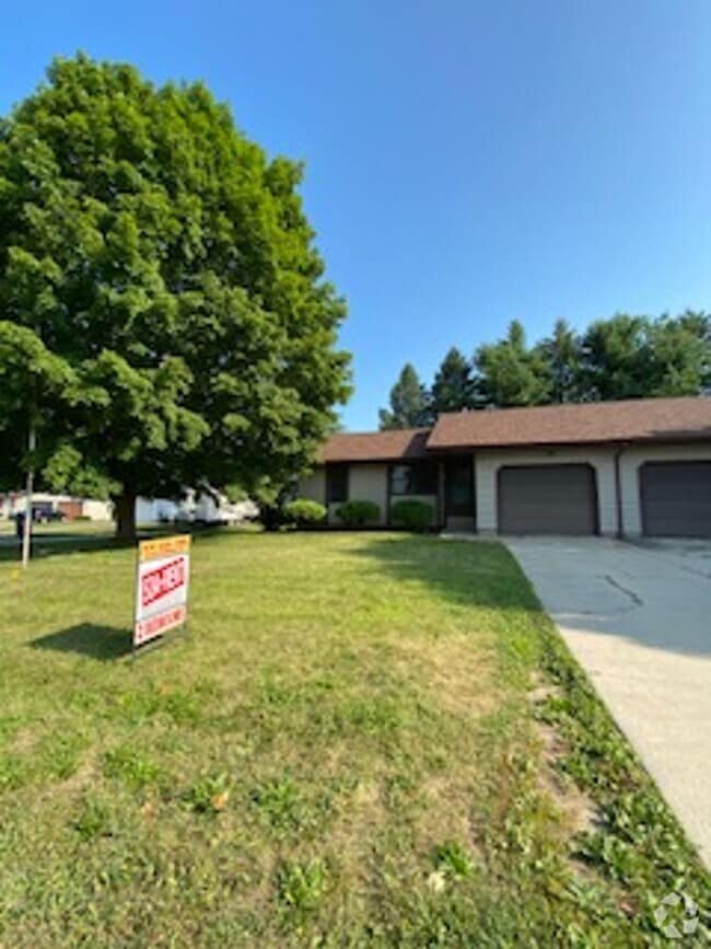 Building Photo - 1721 Graceland Ct Unit Apt B