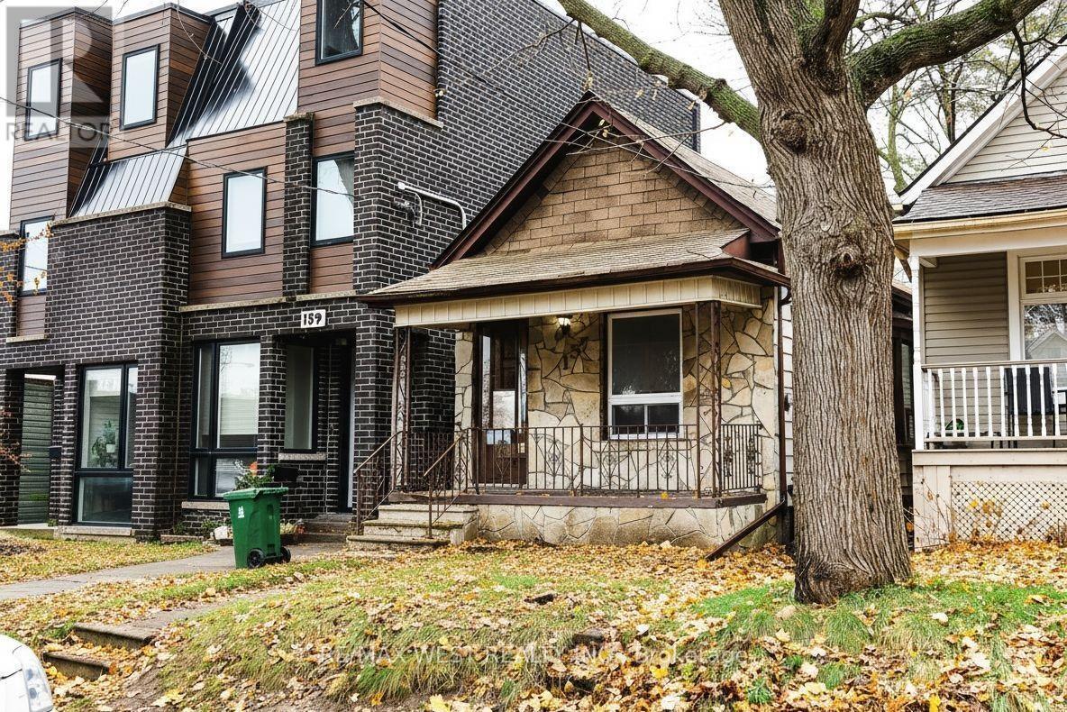 Photo - 157 Boultbee Ave