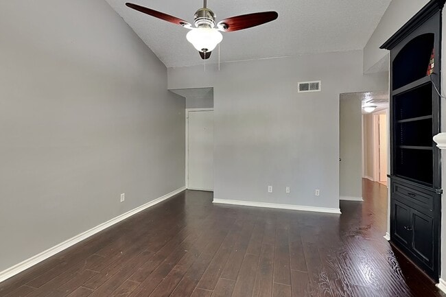 Photo - 8550 Fair Oaks Crossing