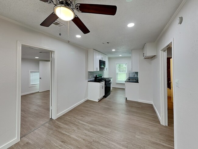 Photo - 3256 Runnels St