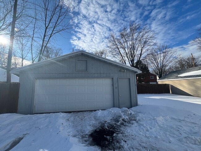 Photo - Click the “Apply Now” button or email wapmrentals@gmail.com for a prompt response.