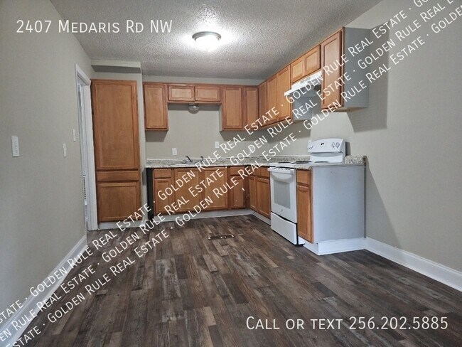 Photo - 2407 Medaris Rd NW