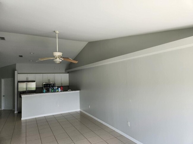 610 SE 14th Ter