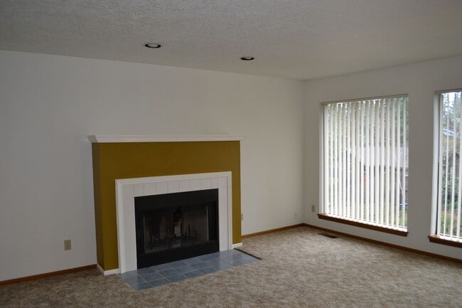 Photo - BEAUTIFUL 3 BEDROOM 3 BATH HOUSE LOCATED IN SOUTH SALEM