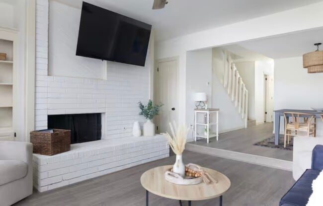Building Photo - 3212 Meadow Ave Unit Deerfield #20