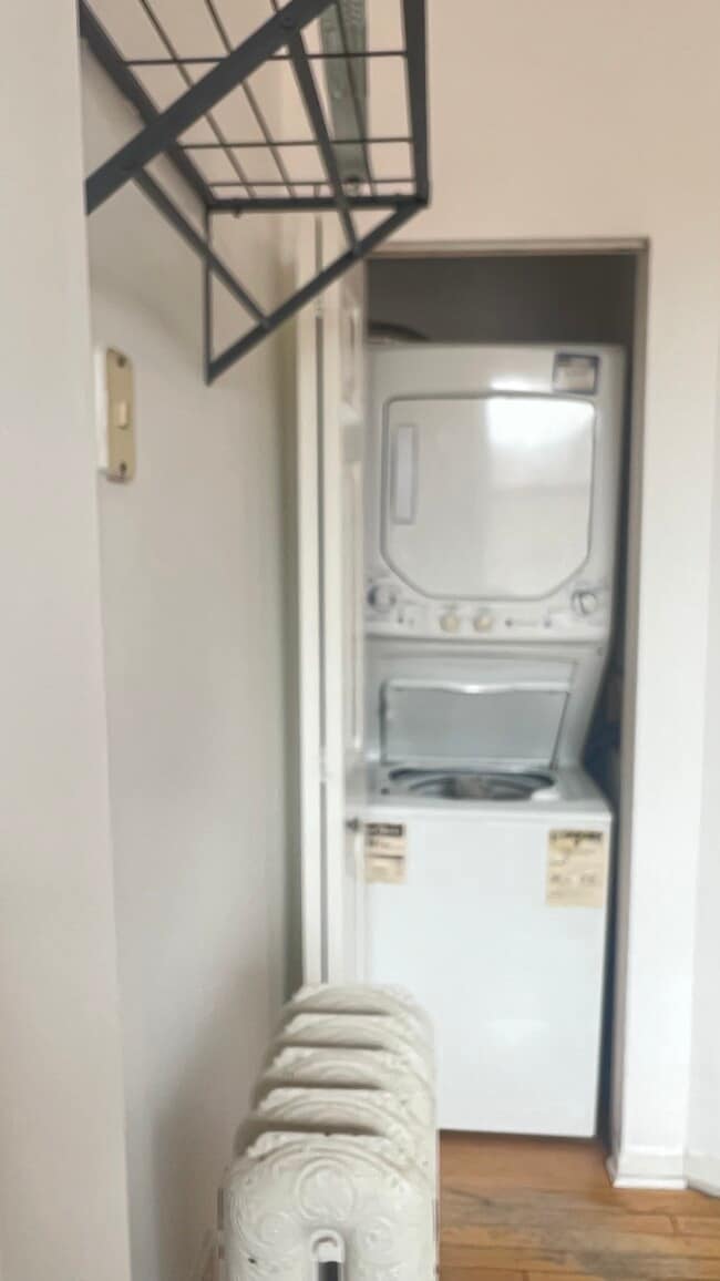 In-unit Washer and Dryer - 845 W Belle Plaine Ave Unit 1W