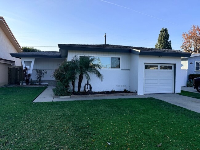 Building Photo - Three bedroom home in Long Beach available to rent now!