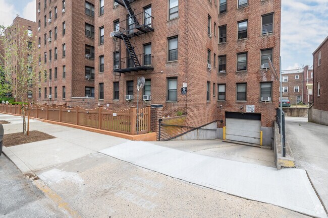 Photo - 6615 Wetherole St