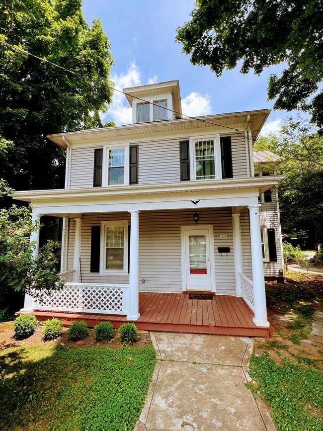 Building Photo - 4 Bedroom House in Lynchburg